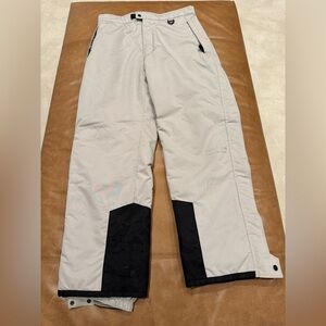 Precisión mountainwear mens ski pants color gray size Large. Used small tear